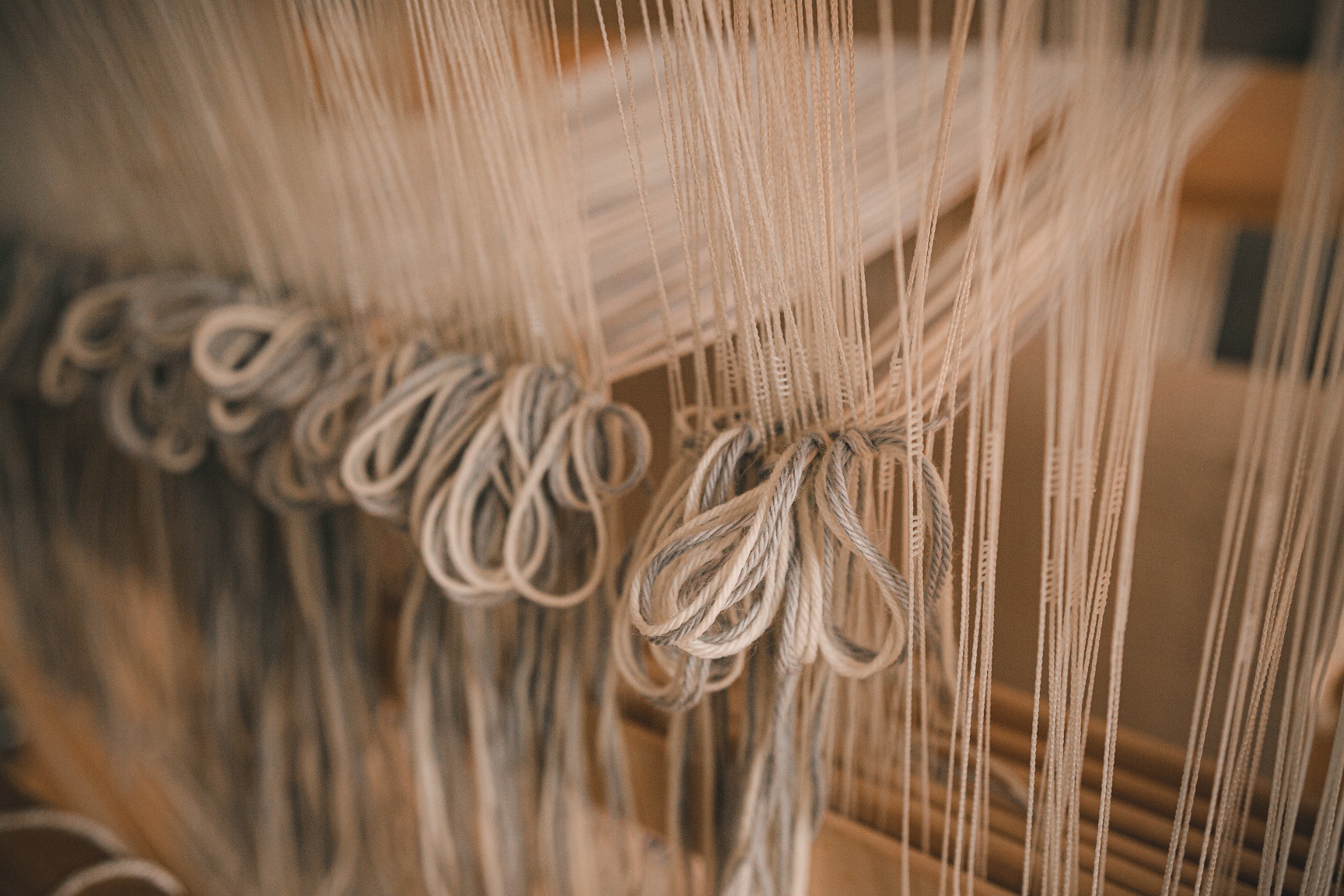 threading_heddles_nicielnice_osnowanie_krosna_tkackiego