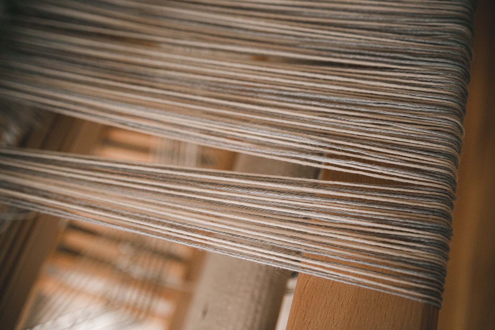 osnuwanie_zakladanie_osnowy_na_wal_krosna_beaming_Weaving_yarn